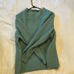 M/L Debut Boutique sweater.. Very new